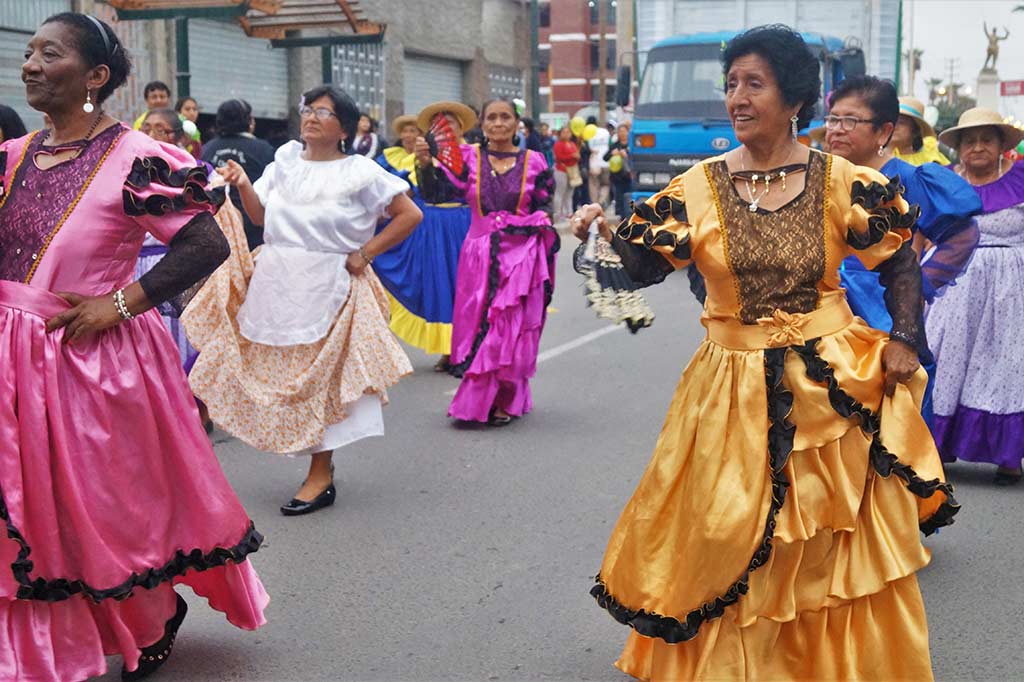 Ciam-en-el-Corso-por-el-Centenario-de-la-I.E.E.-José-Pardo-y-Barreda