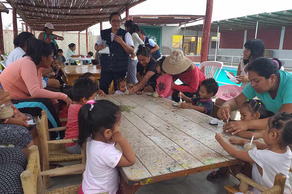 Ovosur, visitan niños de Alto Larán