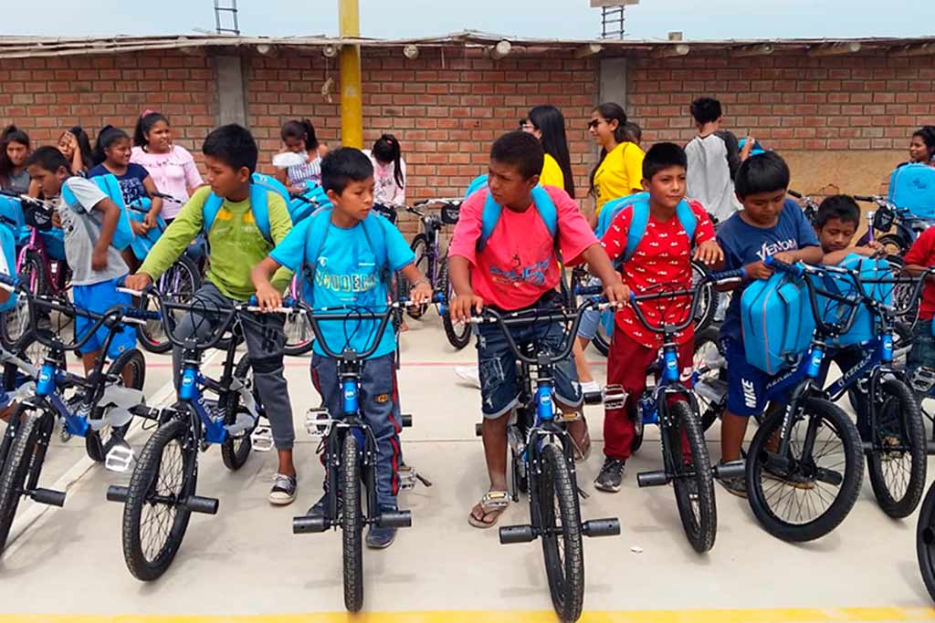 Entrega-de-bicicletas-a-estudiantes-focalizados-de-Alto-Larán