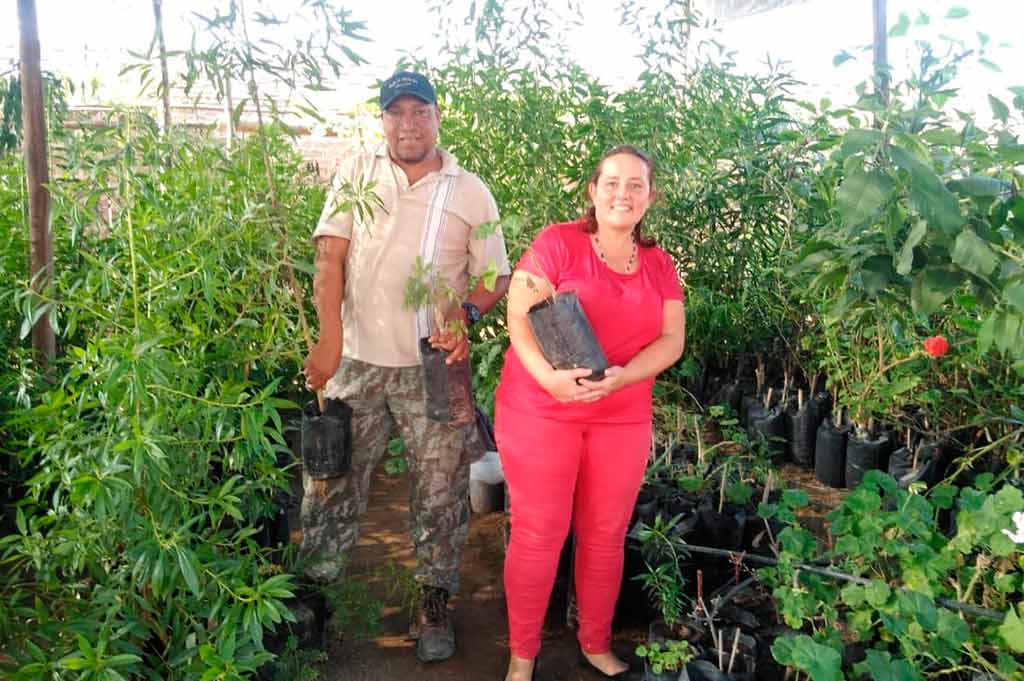 fundación-la-calera-dona-plantas-al-centro-cultural-amador-ballumbrosio