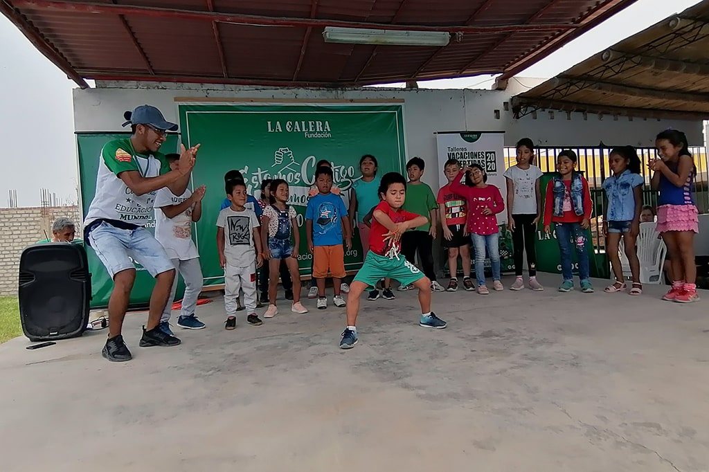 exhbicón artistica de los alumno de danzas urbanas